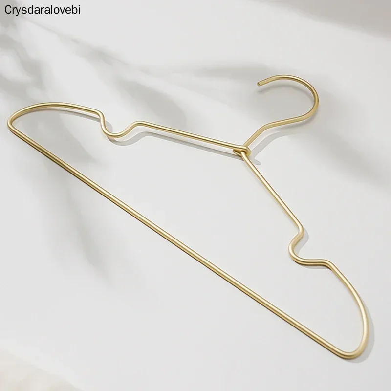 子供服ハンガー滑り止めアルミ合金ハンガーワードローブ省スペー - Baby Clothing Hangers のレビューと価格