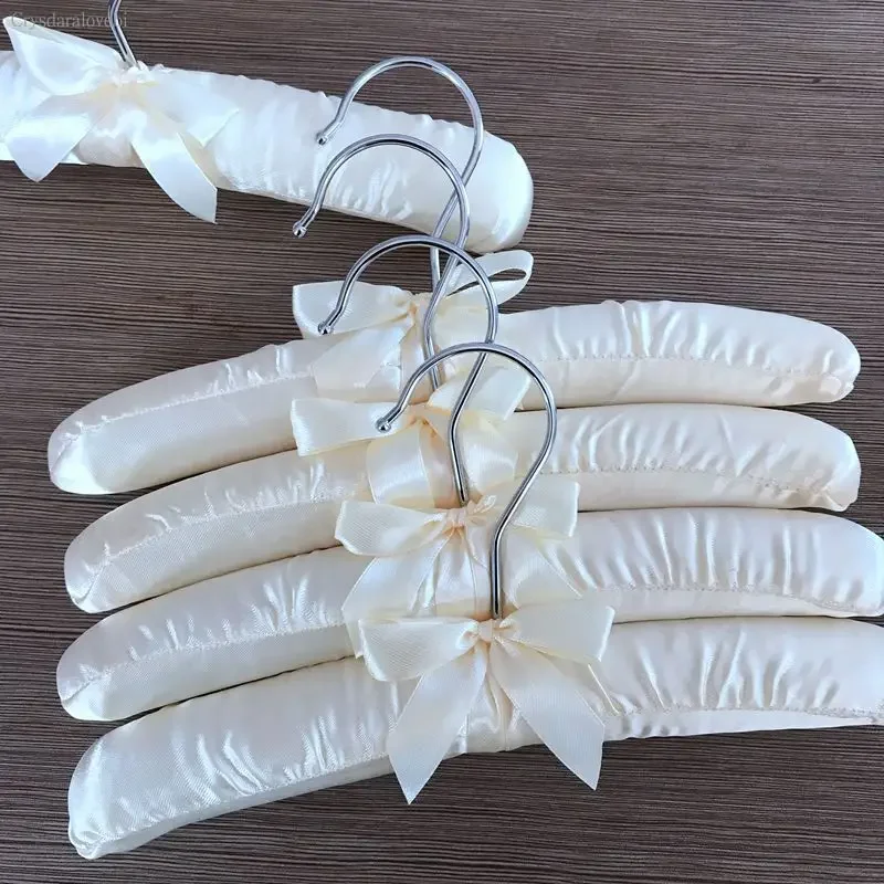 ベビー服カラフルハンガー吊り下げフックシルク小型プラスチック - Baby Clothing Hangers のレビューと価格