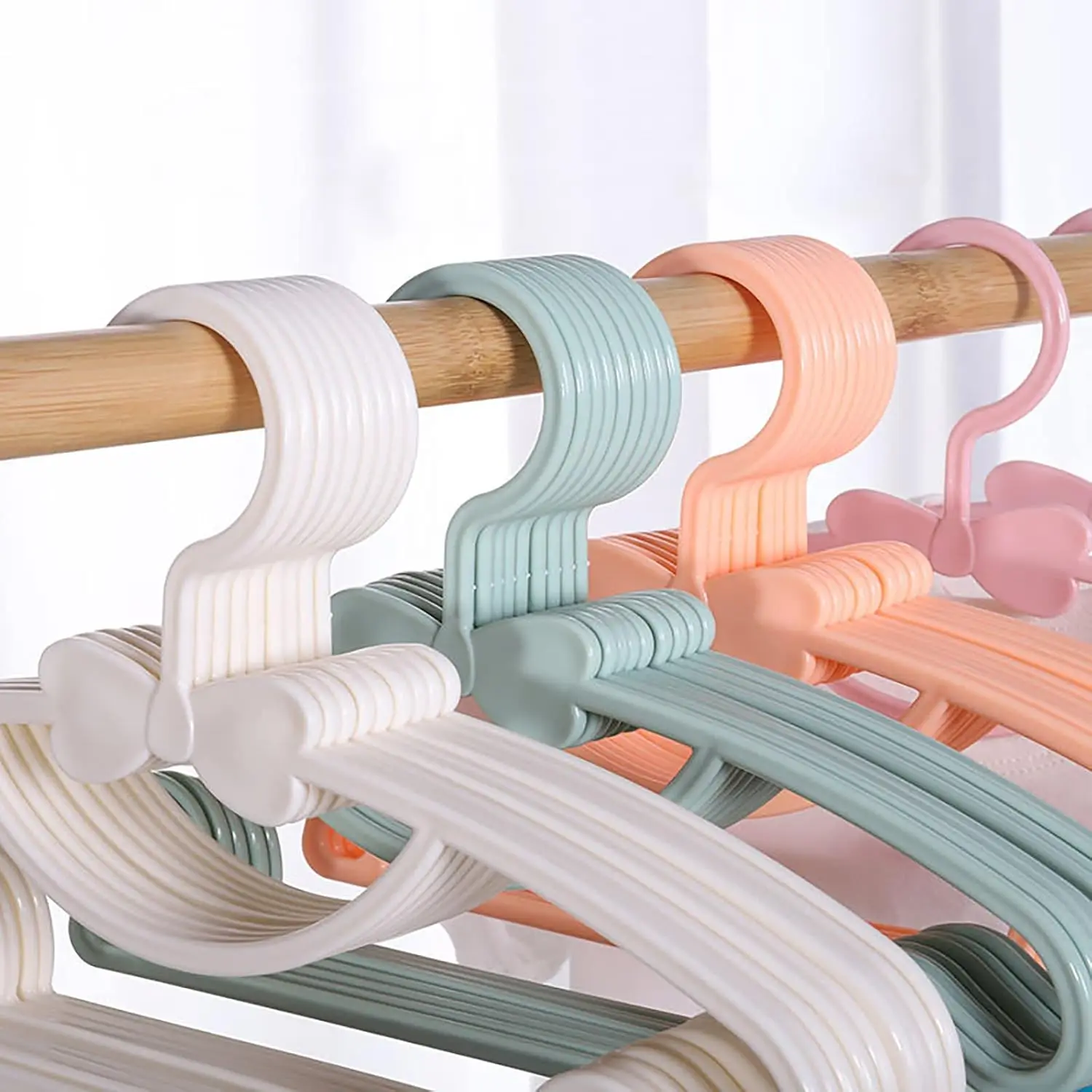 ベビー服ラック プラスチック製タオルディスプレイ スカーフハ - Baby Clothing Hangers のレビューと価格